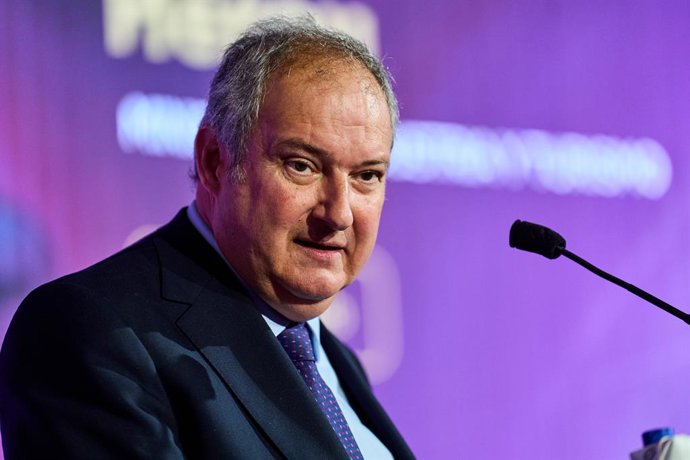 El ministro de Industria, Jordi Hereu, clausura el seminario de AMETIC de Santander, en la Universidad Internacional Menéndez Pelayo (UIMP), 3 de septiembre de 2025, en Santander, Cantabria (España). AMETIC, la patronal de la industria digital en España, 