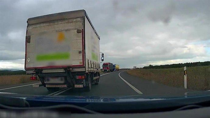 La Guardia Civil identifica a un conductor tras un arriesgado adelantamiento en la N-232 grabado y publicado en TikTok