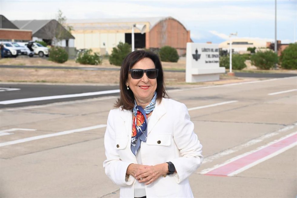 La ministra de Defensa, Margarita Robles, visita el European Tactical Airlift Centre (ETAC), en la Base Aérea de Zaragoza, a 10 de septiembre de 2025, en Zaragoza, Aragón (España).