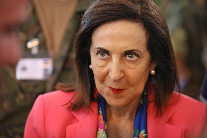 A ministra da Defesa, Margarita Robles, visita o pessoal da missão de assistência militar da União Europeia em apoio à Ucrânia, na Academia de Infantaria de Toledo, em 5 de setembro de 2025, em Toledo, Castilla-La Mancha (Espanha). A ministra