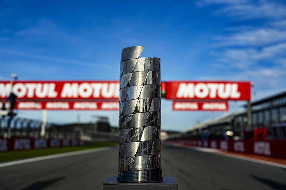 Archivo - Trofeo de MotoGP.