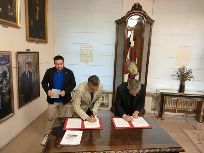 Firma del convenio con la Diócesis para la restauración y conservación de la iglesia de San Bartolomé