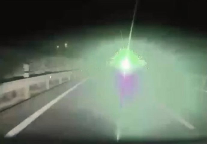 Imagen captada por el ocupante de uno de los vehículos al ser apuntado con un puntero láser