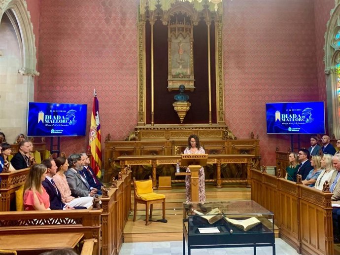 Acto de inauguración de la exposición del Llibre de Franqueses i Privilegis del Regne de Mallorca y de 'El pi de Formentor'