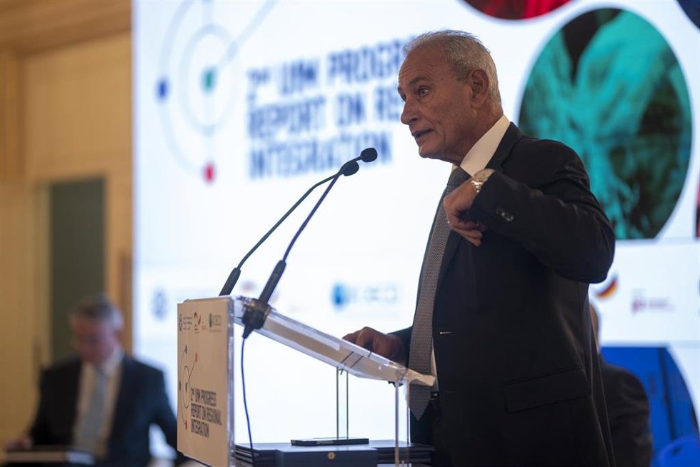 El secretario general de la UpM, Nasser Kamel, durante la presentación del 2 Informe sobre Integración Regional Euromediterránea, por parte la OCDE (Organización para la Cooperación y el Desarrollo Económico) y la Unión por el Mediterráneo (UpM), en el