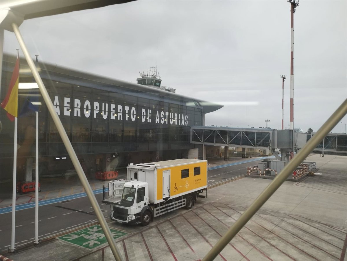 El Aeropuerto de Asturias cierra agosto con más de 205.000 pasajeros y un crecimiento del 0,6%