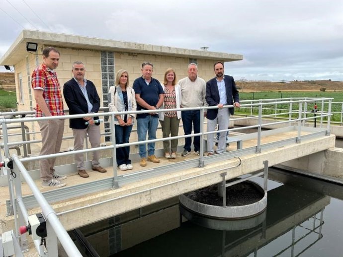 La consejera de Agricultura, Ganadería, Mundo Rural y Medio Ambiente, Noemí Manzanos, ha visitado la nueva Estación Depuradora de Aguas Residuales (EDAR) que dará servicio a los municipios de Herramélluri y Ochánduri