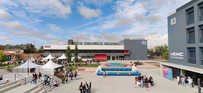 Más de 600 nuevos estudiantes comienzan su aventura universitaria en el Welcome Day 2025 de la UEMC.