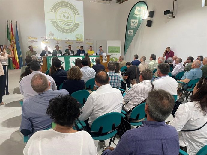 El consejero de Agricultura, Ramón Fernández-Pacheco, preside la inauguración de la VIII Feria Ecológica del Altiplano de Granada
