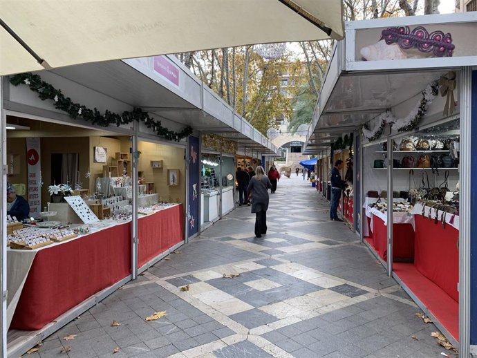 Archivo - Mercado Artesanal de Navidad en Palma.