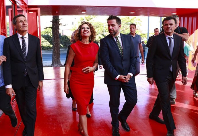 La vicepresidenta primera del Gobierno y ministra de Hacienda, María Jesús Montero, durante el acto inaugural del edificio de Zona Base-Incubazul en la Zona Franca de Cádiz.