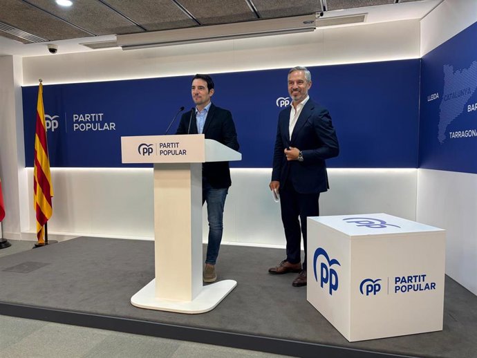 (I-D) Rueda De Prensa De Manuel Reyes Y Juan Bravo Desde La Sede Del PP En Barcelona