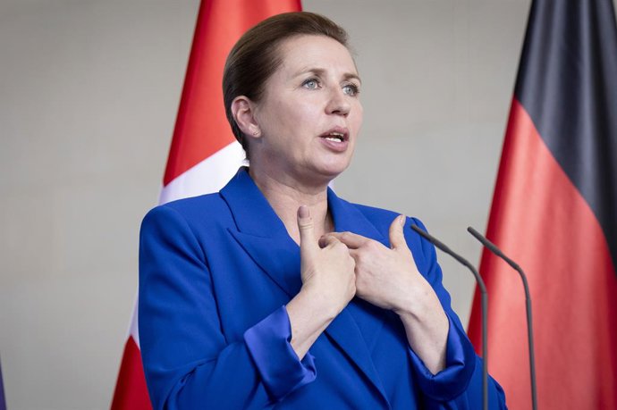 Archivo - Arquivo - 11 de junho de 2025, Berlim, Berlim, Alemanha: Mette Frederiksen na recepção do primeiro-ministro dinamarquês com honras militares para uma discussão conjunta seguida de uma declaração à imprensa na Chancelaria Federal. Berlim, 11 de j