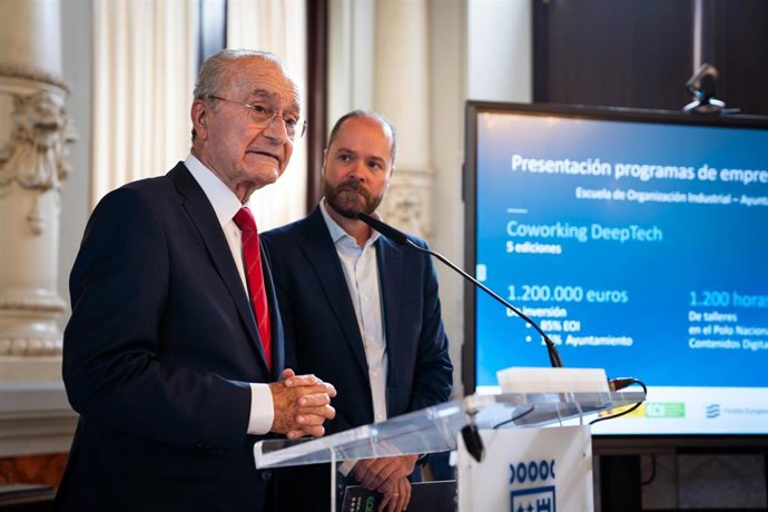 El alcalde de Málaga, Francisco de la Torre, y el director general de EOI, Diego Crescente, han subrayado la importancia de esta iniciativa focalizada en sectores que constituyen una apuesta estratégica para el emprendimiento y la innovación.