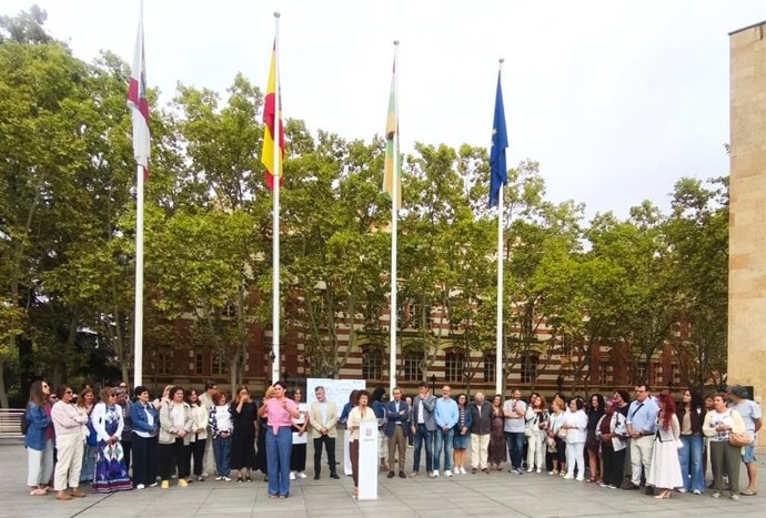 Logroño reafirma su compromiso "por la igualdad" en su concentración mensual contra la violencia de género