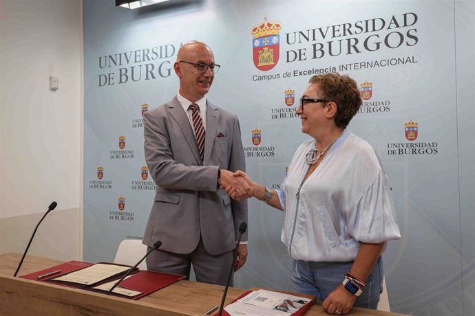 El Rector De La Universidad De Burgos, José Miguel García, Y La Presidenta De La Federación De Empresarios De Comercio, Consuelo Fontecha.
