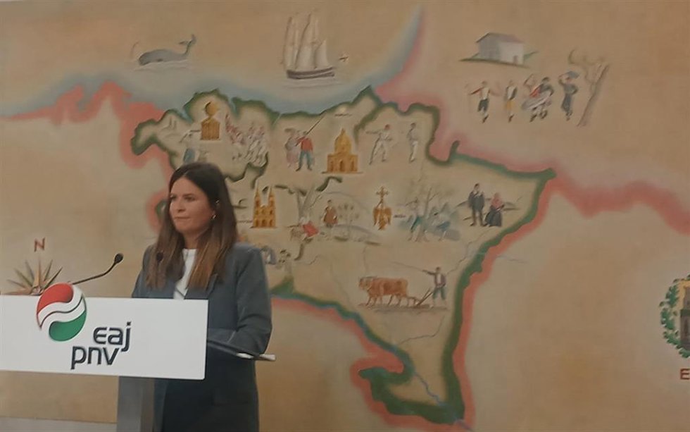 La secretaria del EBB del PNV, Maitane Ipiñazar, en rueda de prensa en Bilbao