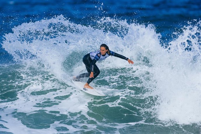 Archivo - April 22, 2025, Bells Beach, Victoria, Australia: Nadia Erostarbe of the Basque Country surfs in Heat 2 of the Elimination Round at the Rip Curl Pro Bells Beach on April 22, 2025 at Bells Beach, Victoria, Australia.