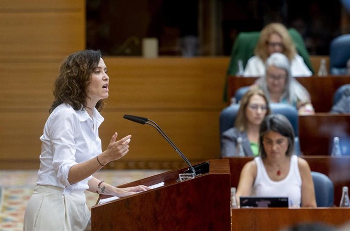 La presidenta de la Comunidad de Madrid, Isabel Díaz Ayuso, interviene durante el segundo día del Debate sobre el Estado de la Región, en la Asamblea de Madrid, a 12 de septiembre de 2025, en Madrid (España). 