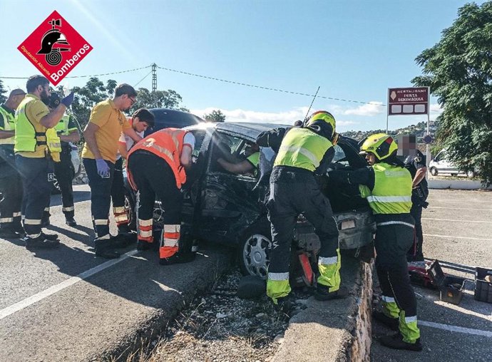 Tres heridos en un choque frontal entre dos vehículos en la CV-735 a la altura de Dénia