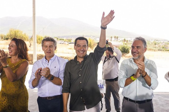 El presidente de la Junta de Andalucía, Juanma Moreno, durante el acto de inicio del curso político del PP andaluz en Alhaurín el Grande, a 12 de septiembre de 2025 en Málaga (Andalucía, España). Málaga), El presidente del Partido Popular, Alberto Núñez F