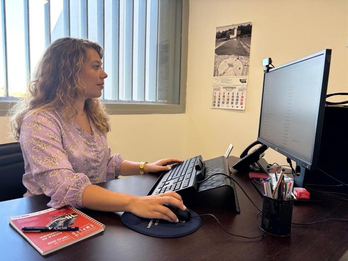 La delegada municipal de Empleo del Ayuntamiento de Alcalá, Paula Fuster, en su despacho.