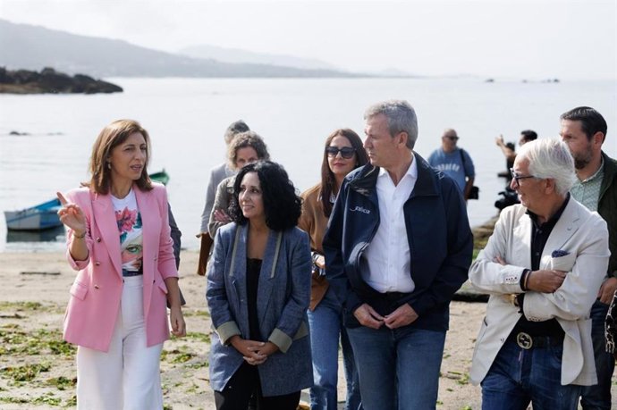 Rueda y Vázquez, durante la visita a la antigua factoría.