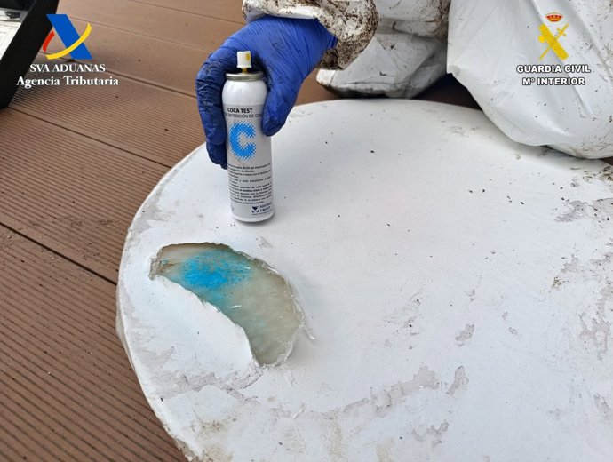 Cocaïna oculta en bidons de polpa de fruita congelada.
