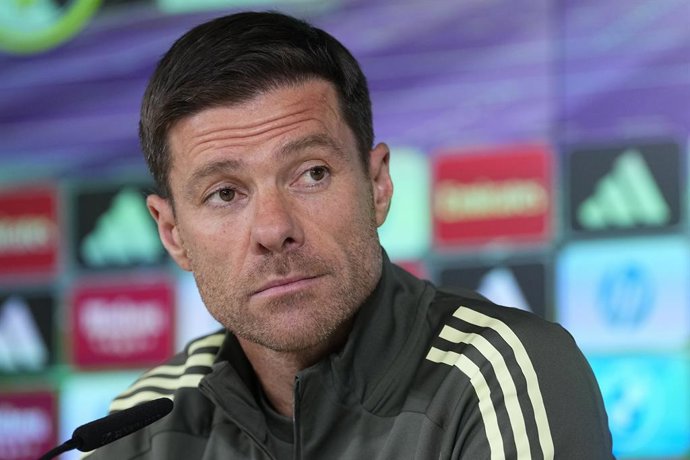 Xabi Alonso, técnico do Real Madrid, participa de sua coletiva de imprensa durante o dia de treinamento do Real Madrid antes da partida de futebol contra a Real Sociedad pela Liga Espanhola, LaLiga EA Sports, na Ciudad Deportiva Real Madrid, em 12 de sete