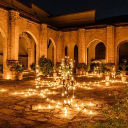 Archivo - Uno de los espacios iluminados en el 'Renacimiento a la luz de las velas' 2024.