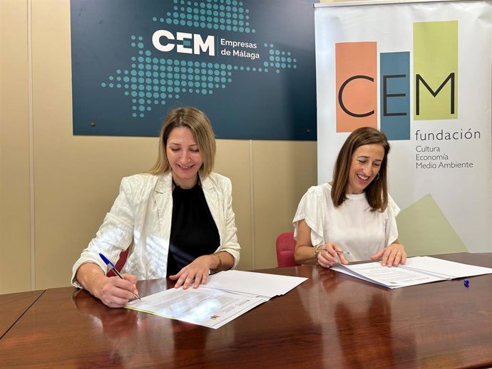 Natalia Sánchez, vicepresidenta ejecutiva y secretaria general de la Confederación de Empresarios de Málaga (CEM) y secretaria de la Fundación CEM, junto a Sonia Ordóñez, directora general de Fundación Davante