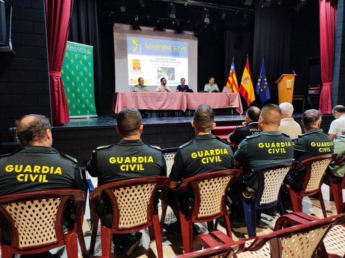 Presentación del plan de seguridad de la Guardia Civil para la campaña de recolección de uva de mesa embolsada del Vinalopó de 2025-2026 este viernes en La Romana (Alicante)