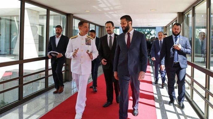 Brad Cooper, chefe do CENTCOM, reúne-se com o presidente da Síria, Ahmed al Shara