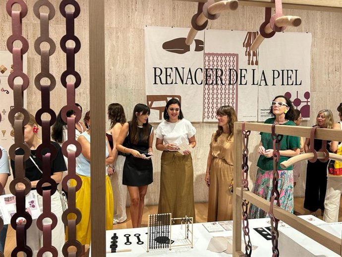 El MACA acoge una muestra sobre productos del hogar creados de la transformación de residuos del calzado