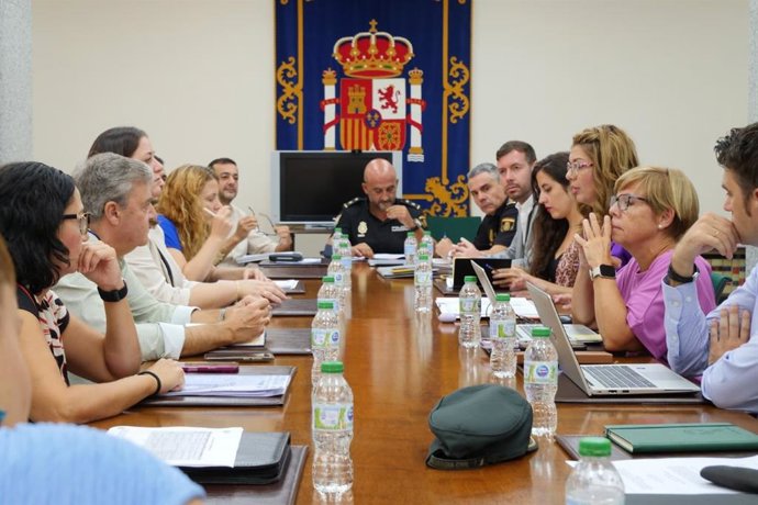 Reunión en Melilla para coordinar el sistema para trasladar de menores no acompañados a otras CCAA