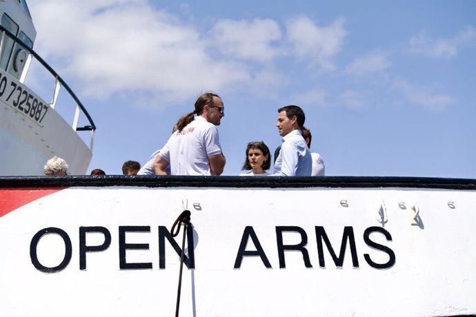 El lehendakari, Imanol Pradales, visita el Open Arms