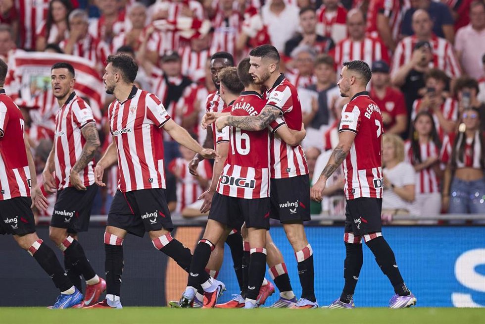 Los jugadores del Athletic Club celebran un gol