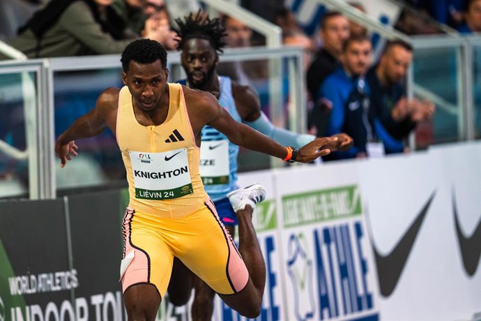 Archivo - Erriyon KNIGHTON (USA) and Ryan ZEZE (FRA), 200m Men, during the Meeting de Lievin 2024, Hauts-de-France Pas-de-Calais Trophée EDF, World Athletics Indoor Tour Gold athletics event on February 10, 2024 at Arena in Lievin, France - Photo Alexandr
