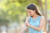 Foto: Dermatitis atópica: cómo el picor y las lesiones afectan la vida diaria y el bienestar emocional
