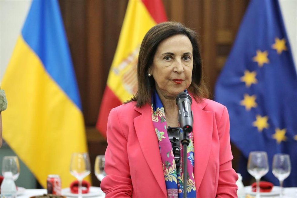 La ministra de defensa, Margarita Robles, interviene durante su visita al personal de la misión de asistencia militar de la Unión Europea en apoyo a Ucrania, en la Academia de Infantería de Toledo, a 5 de septiembre de 2025, en Toledo, Castilla-La Manch