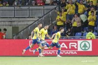 Iván Gil impulsa a Las Palmas ante la Real B