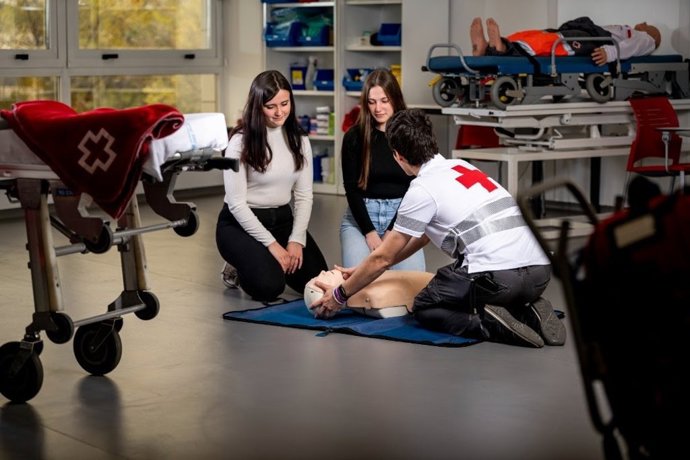 Cruz Roja promueve la formación en primeros auxilios para prevenir emergencias derivadas del cambio climático