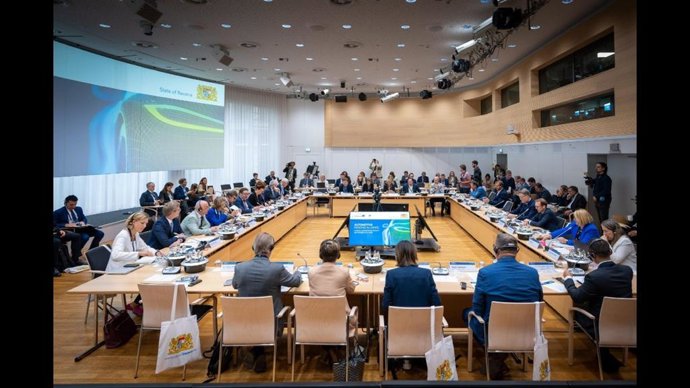 Imatge de la conferència política de l'Aliança de les Regions de l'Automòbil