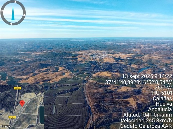 Imagen aérea de la zona afectada por el incendio declarado en el Embalse de Teliarán de Calañas, en Huelva.