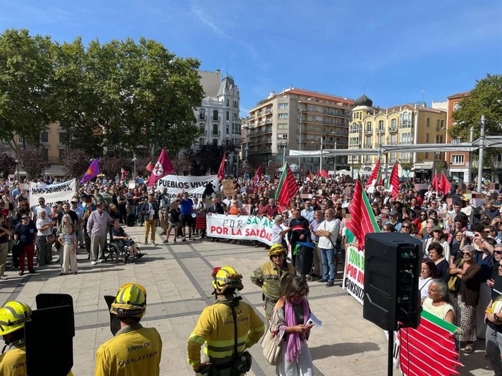 Concentración en Zamora contra la gestión de los incendios