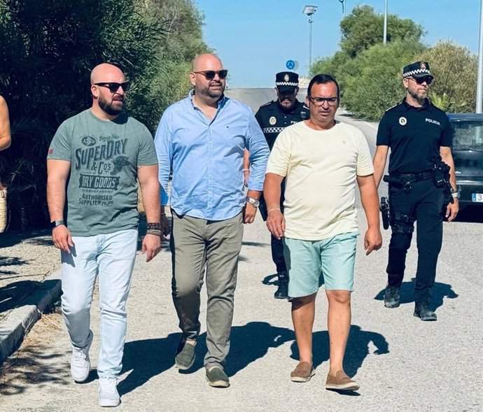 El alcalde de El Puerto de Santa María (Cádiz), Germán Beardo, en una visita al Poblado de Doña Blanca para supervisar obras que se están realizando en el lugar.