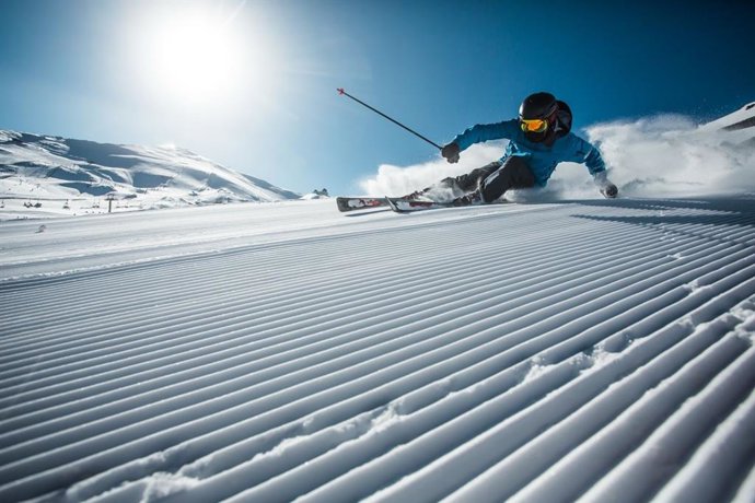 Imagen de un esquiador.