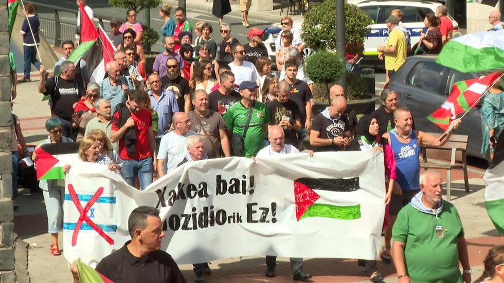 Imágenes de la manifestación a favor de Palestina en Sestao