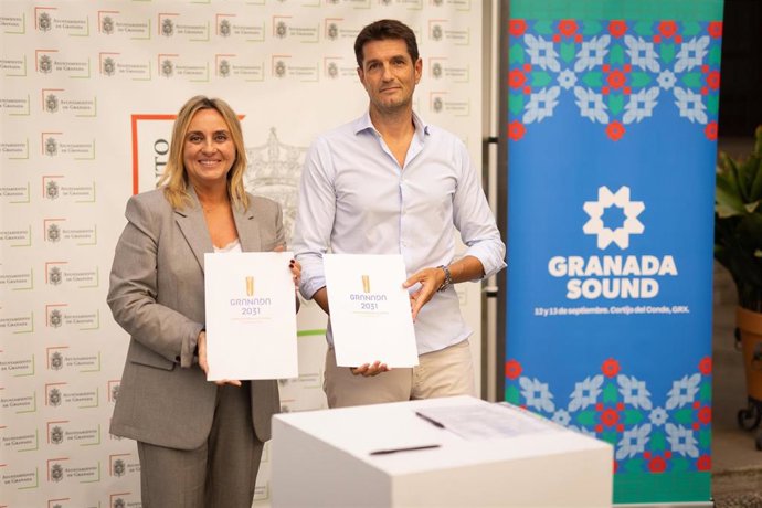 La alcaldesa de Granada, Marifran Carazo, junto a David Sánchez, CEO de The Music Republic, promotora del Granada Sound, que ha sellado su adhesión a la candidatura de la ciudad como Capital Europea de la Cultura 2031