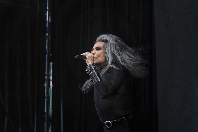 Archivo - El grupo Nancys Rubias, liderado por Mario Vaquerizo, durante una actuación en las Noches del Botánico el pasado mes de junio.